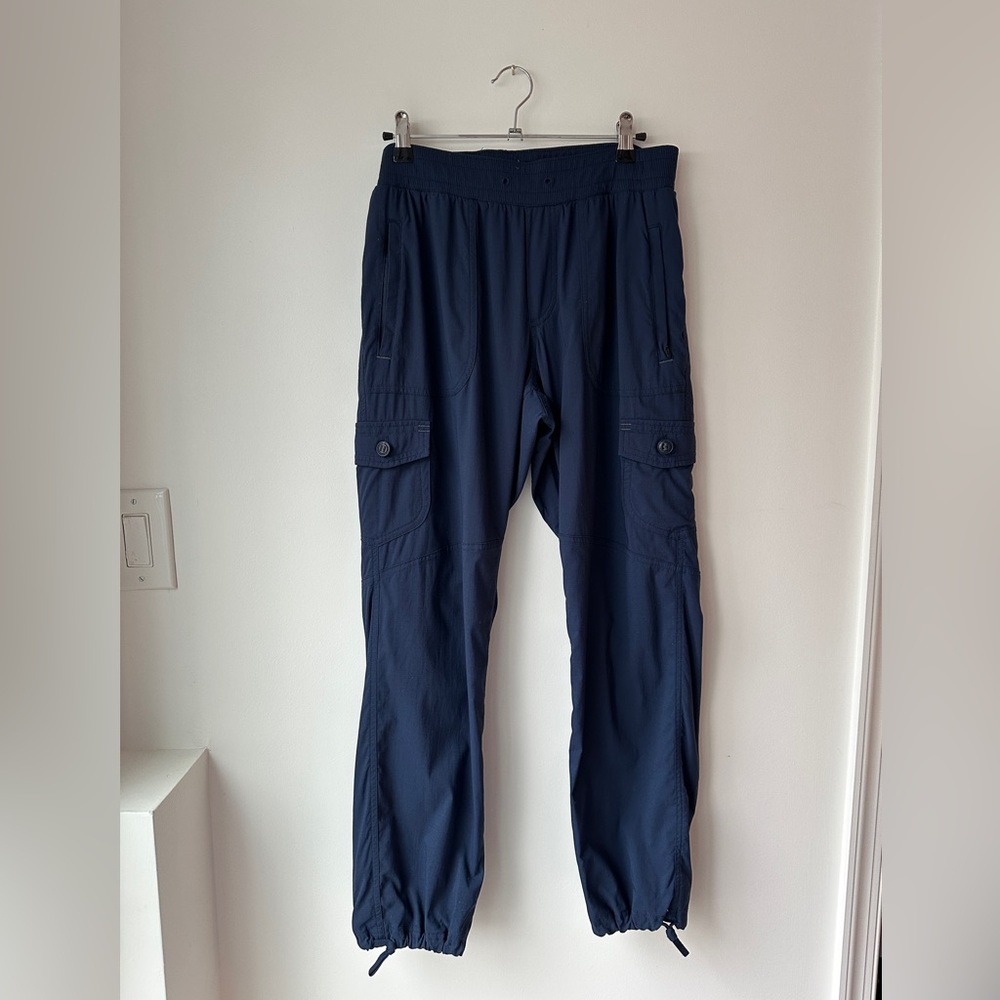 LL Bean Nylon/Spandex Vista Camp Pants size M petite navy blue stretchy waist